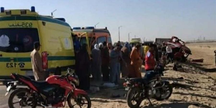 إصابة 4 أشخاص في تصادم توك توك وسيارة ملاكي بالمنيا
