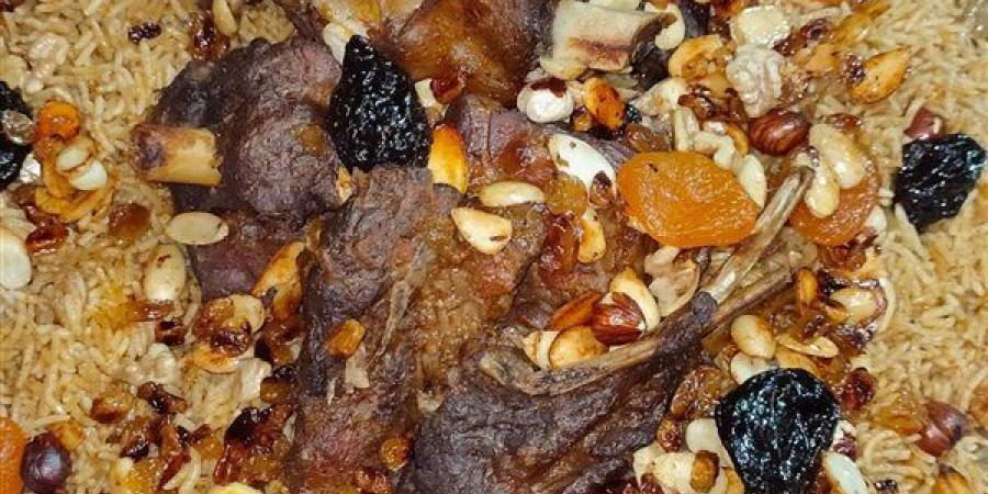 طريقة عمل الكبسة باللحمة والمكسرات في خطوات سريعة