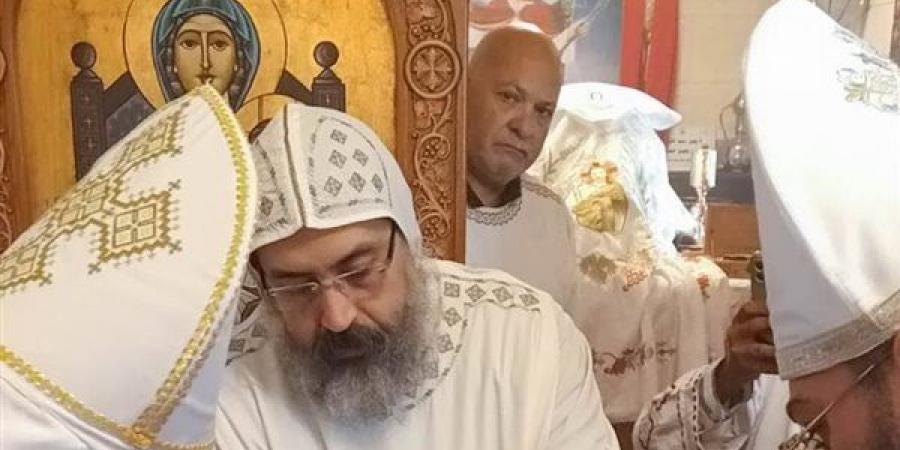الأنبا أكسيوس يطيب رفات القديس الأنبا موسى في إيبارشية المنصورة