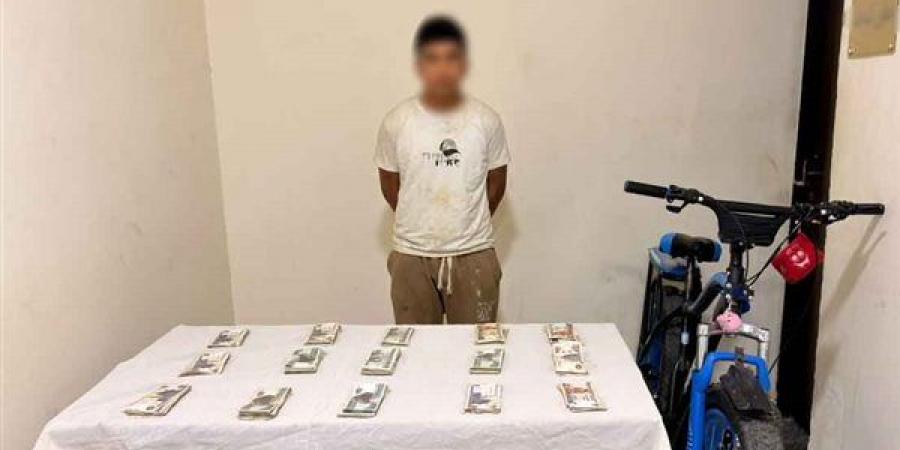 ضبط المتهم بسرقة مبلغ مالي من داخل سيارة بالعاشر من رمضان