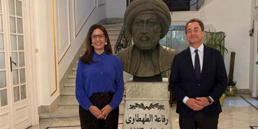 ​بعد جولة باريس، جيهان زكي تتابع مشروعات التعاون مع السفير الفرنسي بالقاهرة