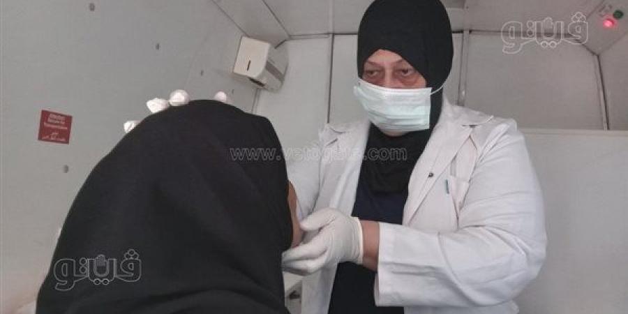 قدمت 117 ألف خدمة مجانية، قوافل صحة المنيا تصل إلى 85 ألف مواطن خلال عام