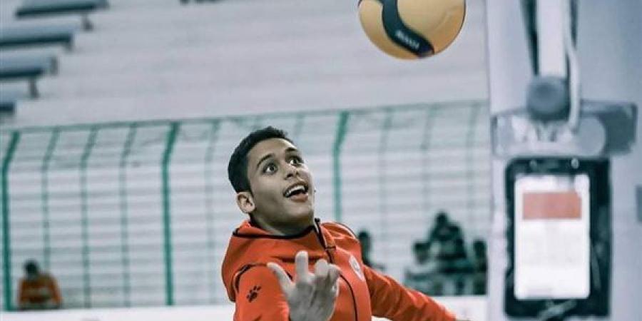 نجم الأهلي ينتقل رسميا إلى صفوف كالاماتا اليوناني