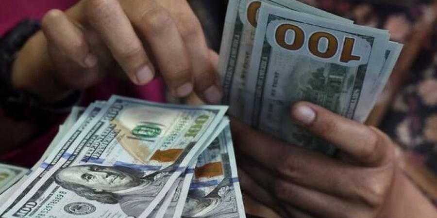 تراجع الدولار مع إظهار محضر الفيدرالي انقساماً حول مسار الفائدة
