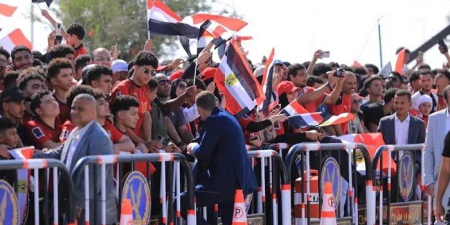 استقبال جماهيري لمنتخب مصر بعد إنجاز كأس العالم.. "رجالة الفراعنة شرفونا"