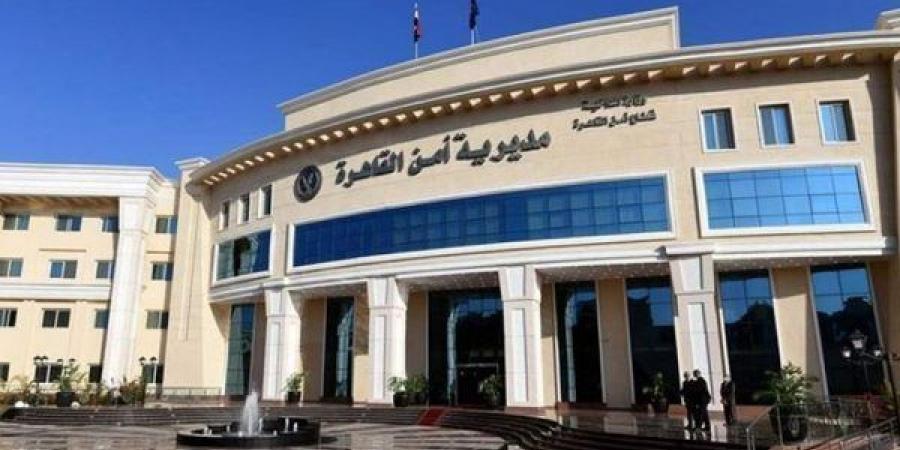 أمن القاهرة ينقذ شخصين بعد احتجازهما داخل مصعد بالتجمع الخامس (صور)