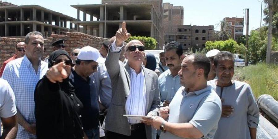محافظ الأقصر يوجه بسرعة الانتهاء من مشروع الصرف الصحي بحوض 18