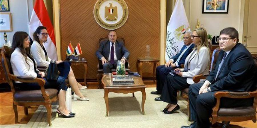وزير التعليم العالي يبحث مع سفيرة المجر سبل تعزيز التعاون المشترك