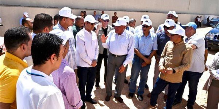 رئيس الهيئة العربية للتصنيع يتفقد مشروعات المبادرة الرئاسية "حياة كريمة" بقرى أسيوط