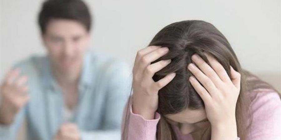 هل من حق الزوج منع زوجته عن زيارة أهلها؟ أمين الفتوى يجيب (فيديو)