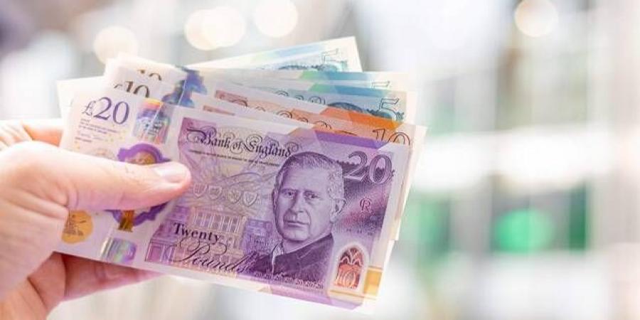 الإسترليني يرتفع مع انتقال السلطة وترقب الأسواق لاختيار وزير المالية