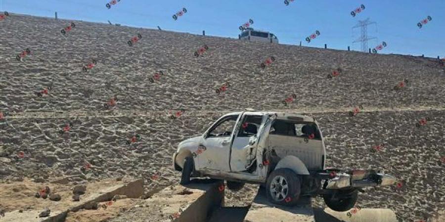 "السيارة اتقسمت نصين"، ننشر الصور الأولى لحادث إصابة راعي كنيسة السيدة العذراء بالمنيا