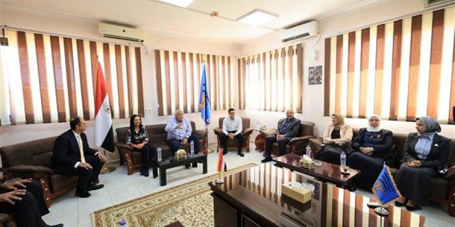وزيرة التضامن ومحافظ مطروح يتفقدان مركز العزيمة لدعم منظومة علاج وتأهيل المرضى