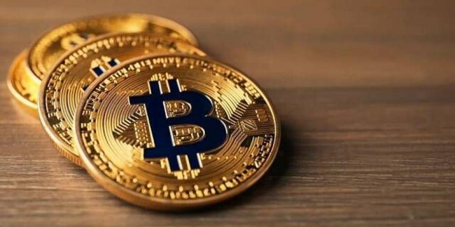 بيتكوين يصعد إلى 64 ألف دولار قبيل قرار الفيدرالي الأمريكي