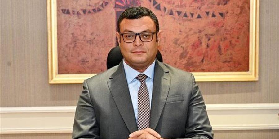 أول رد من الإسكان على رفع صورة الشربيني من ممر الوزراء