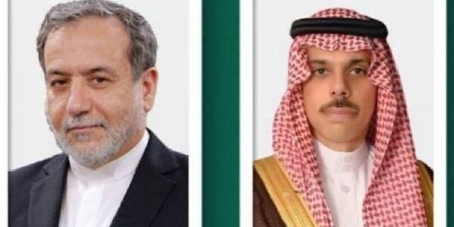 وزير الخارجية السعودي يتلقى اتصالًا هاتفيًّا من عراقجي لبحث جهود خفض التصعيد