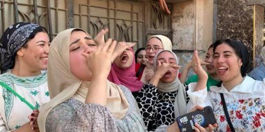 بدء تسليم استمارات النجاح لطلاب الثانوية العامة 2026 بالمدارس