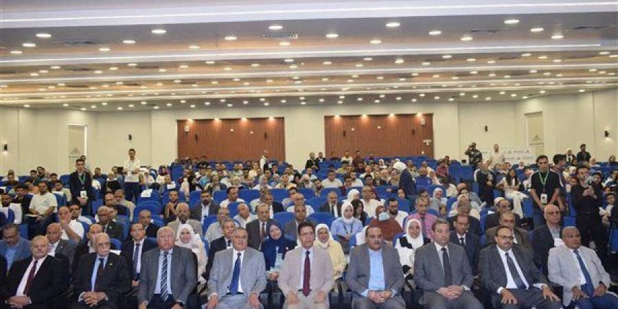 رئيس جامعة بنها يشهد ختام المدرسة الصيفية للروبوتات بهندسة شبرا