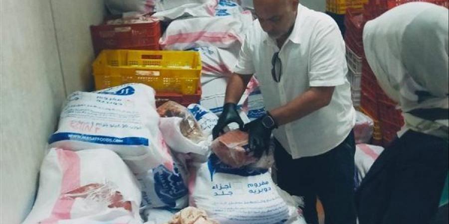ضبط 3.5 طن لحوم ومنتجات غذائية فاسدة خلال حملة مكبرة بالقليوبية