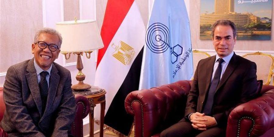 المسلماني يهدي سفير أندونيسيا أغاني أم كلثوم وكتاب ماسبيرو "إسلام بلا أحزاب"