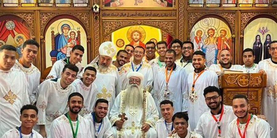 الأنبا تكلا يختتم مؤتمر الشباب الجامعي والخريجين بدشنا