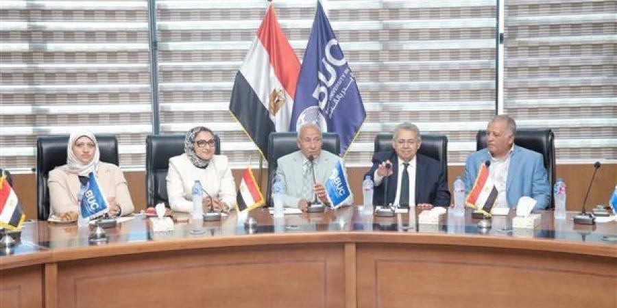 إنشاء مدرسة تمريض تطبيقية جديدة بالخارجة و12 منحة جامعية لأبناء الوادي الجديد