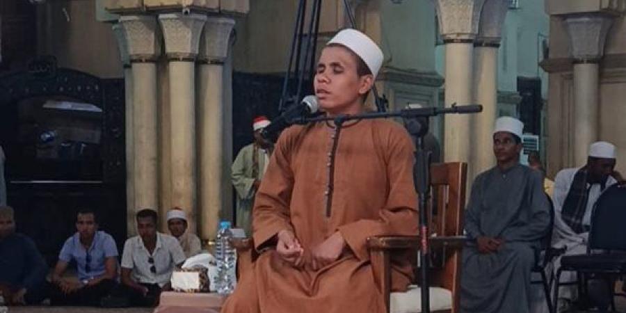 رغم فقدان بصره، زياد يروي رحلته مع القرآن من حفظه بسن التاسعة حتى تصفيات «دولة التلاوة» بقنا