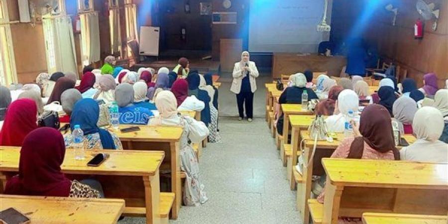 تمريض المنصورة تعزز التوعية بصحة الأم والطفل بورشة عن الولادة الطبيعية