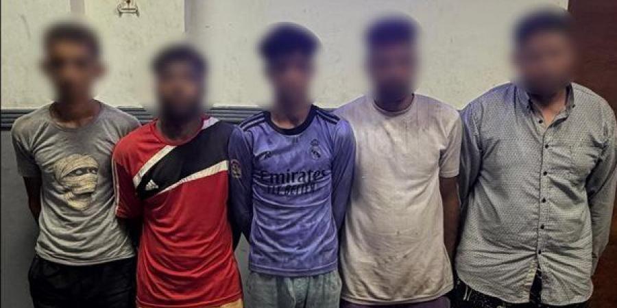 مشاجرة بالعصي على شاطئ بالإسكندرية بسبب «أولوية الكراسي» والأمن يضبط 5 أشخاص