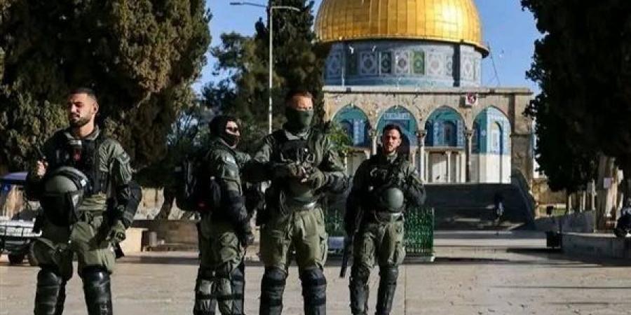 الاحتلال الإسرائيلي يعتقل 5 فلسطينيين بينهم طفل وسط هجمات للمستوطنين بالرصاص الحي