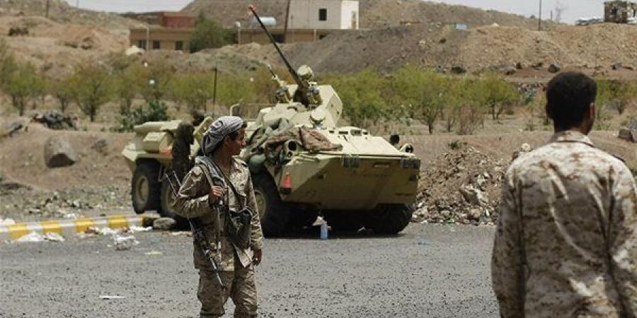 الجيش اليمني: الحوثيون استهدفوا ميناء المخا بـ6 صواريخ باليستية