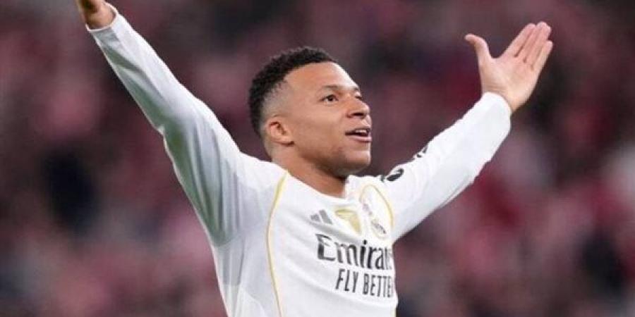 ريال مدريد يتقدم على شالكة 2-0 في الشوط الأول