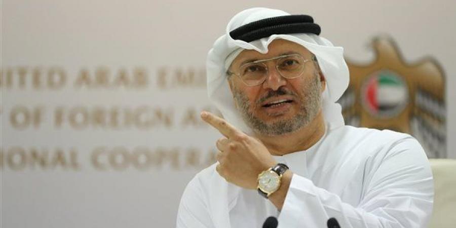قرقاش: ما يتردد عن تسهيلات مالية لإيران وإلغاء إقامات العمالة غير صحيح