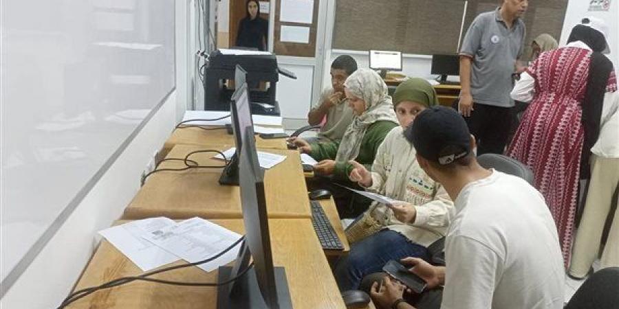 مكتب التنسيق بجامعة القناة يستقبل 75 طالبًا لتسجيل استمارات تقليل الاغتراب