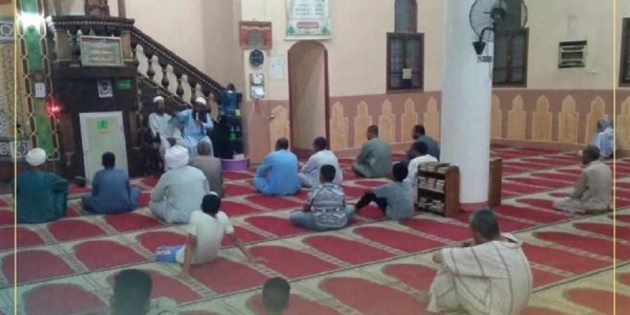"أوقاف قنا" تعقد مجالس لقراءة "الشمائل المحمدية" للتعريف بهدي النبي وأخلاقه (صور)