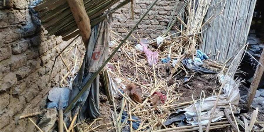 انهيار منزل مبني من الطوب اللبن بجوار كنيسة العذراء في قنا