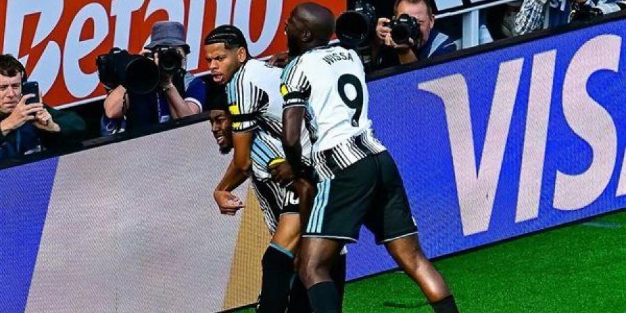 الدوري الإنجليزي، نيوكاسل يتقدم على ليفربول 1-0 في الشوط الأول
