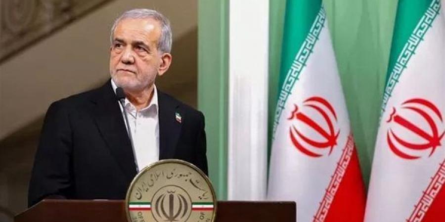إيران: بزشكيان شدد خلال لقائه قائد الجيش الباكستاني على ضرورة التزام واشنطن بتعهداتها