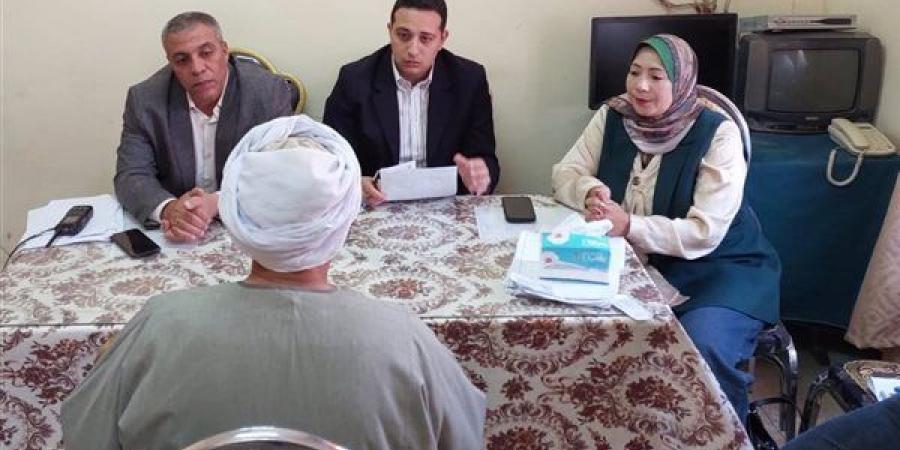 نائب محافظ الفيوم يبحث 42 شكوى في لقاء خدمة المواطنين بقرية سيلا