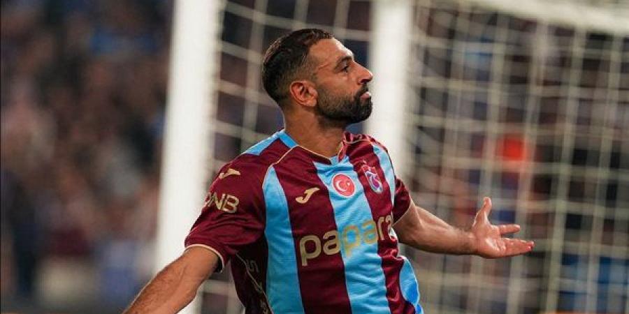 طرابزون بعشرة لاعبين يتأخر أمام فيرينكفاروس 1-0 في الشوط الأول