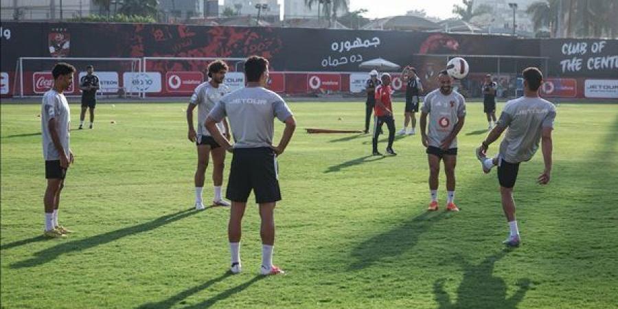 13 لاعبا يغيبون عن الأهلي أمام زد الليلة