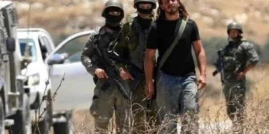 إصابة صحفى أمريكى وفلسطينيين فى هجوم لمستوطنين بقرية جالود جنوب نابلس