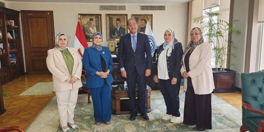 نقيب التمريض تبحث مع وزير المالية زيادة بدل النوبتجية وتمويل درجات الحاصلين على الماجستير والدكتوراه