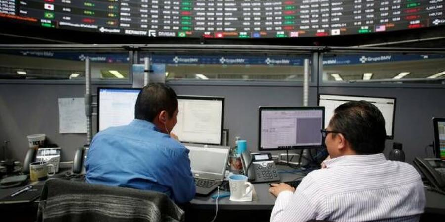 الأسواق الناشئة تترقب تدفقات قوية مع تراجع الدولار