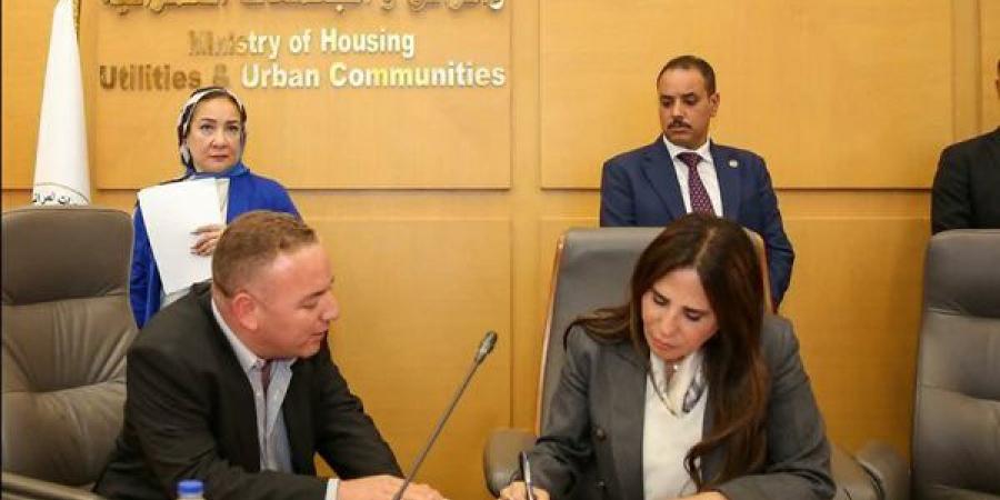 وزيرة الإسكان تلتقي عددا من النواب لبحث مطالب المواطنين بدوائرهم